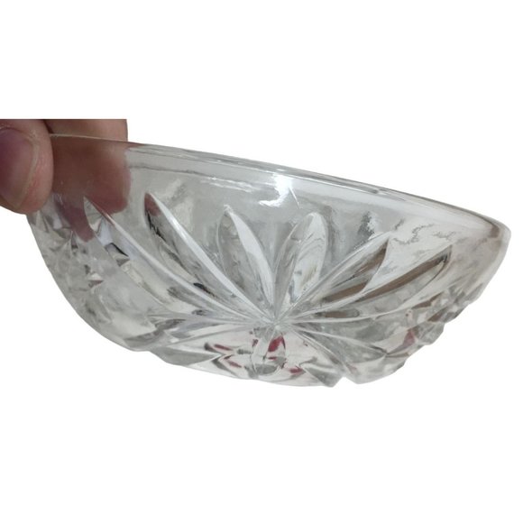 Vintage small crystal dish with petal pattern - fancy dishes - pretty small cond - Picture 3 of 7